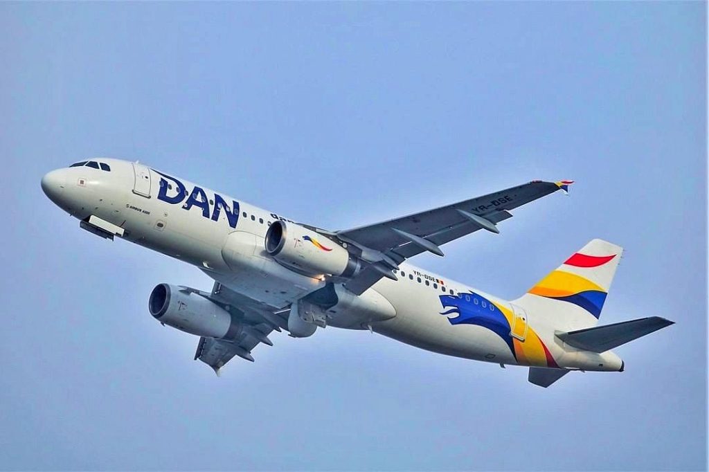 Dan Air a început zborurile din Bacău